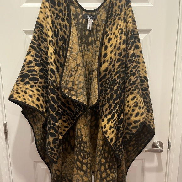 AKIRA Jackets & Blazers - AKIRA Brown Leopard Print Fabric Ruana 🤎🖤